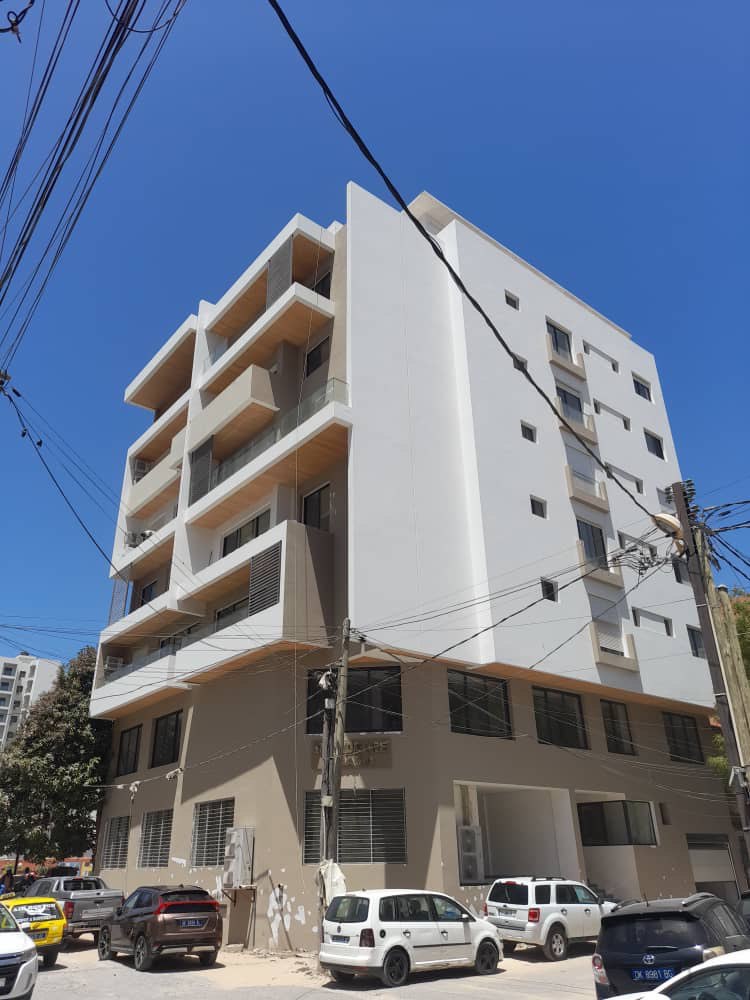 Immeuble sous-sol+RDC+6, Point E